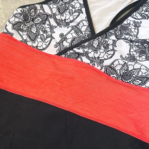 Women’s Lululemon Tank - Picture 3 of 3